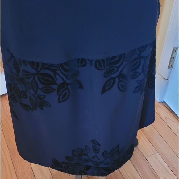 BLACK ON BLACK PENCIL SKIRT - Picture 4 of 8